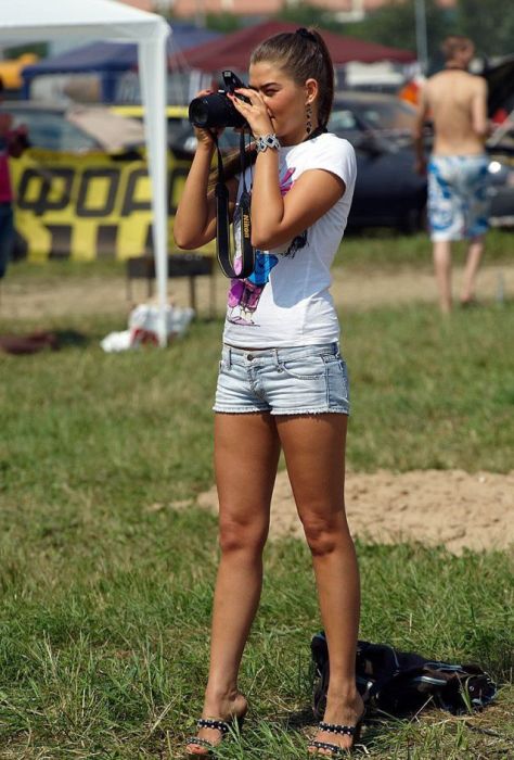 Симпатичные девушки в коротких юбках