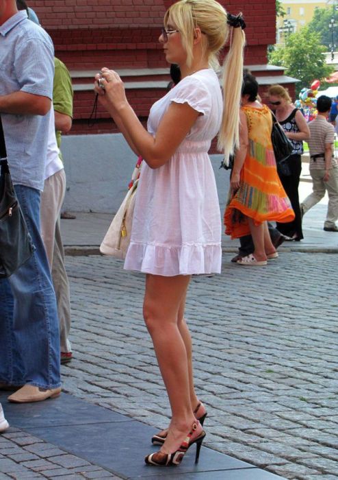 Симпатичные девушки в коротких юбках