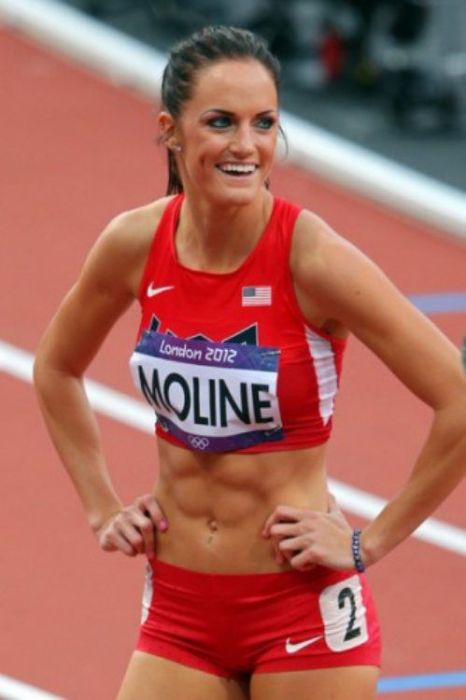 Стройные девушки с кубиками на животе