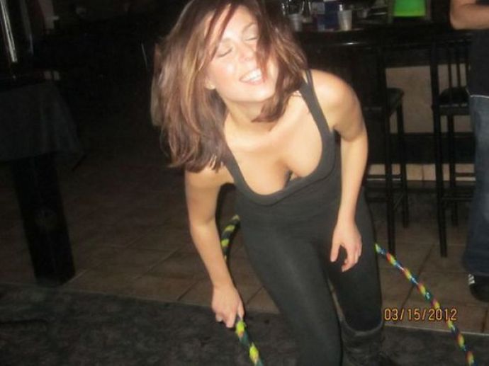 Девушки, которые не любят носить бюстгальтеры