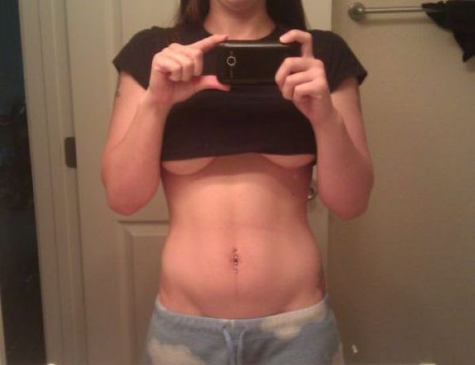 Девушки, которые не любят носить бюстгальтеры