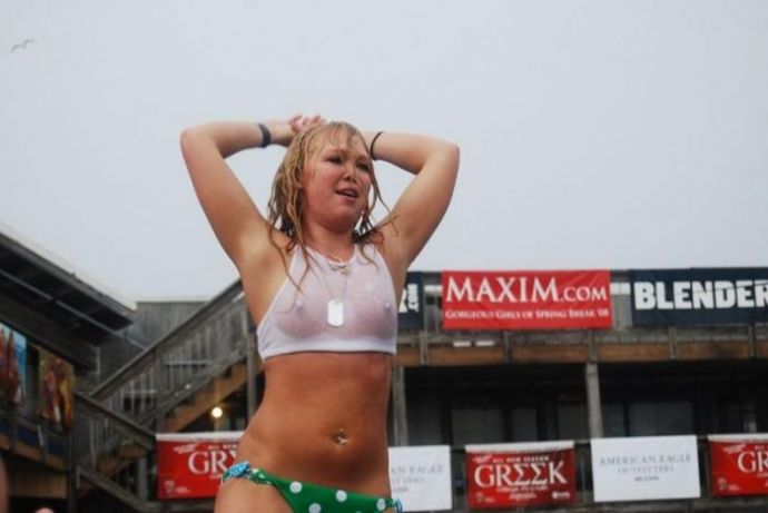 Конкурс мокрых футболок