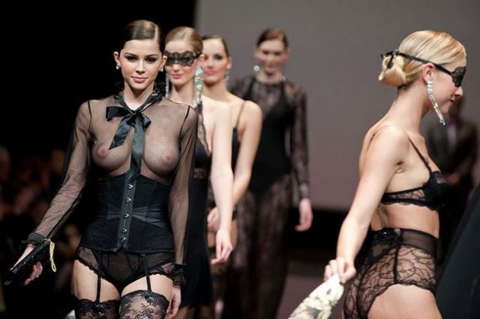 Мадалина Пика - известная модель нижнего белья