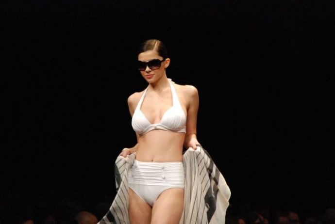 Мадалина Пика - известная модель нижнего белья