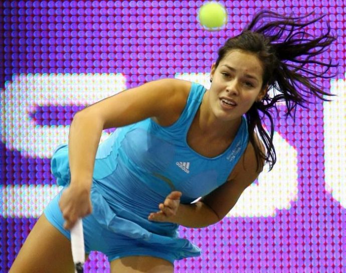 Откровенные позы симпатичных спортсменок