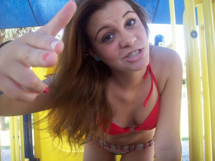 Подвыпившие девушки отрываются на полную катушку