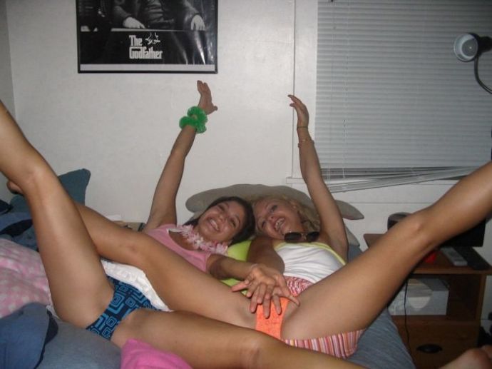 Подвыпившие девушки отрываются на полную катушку