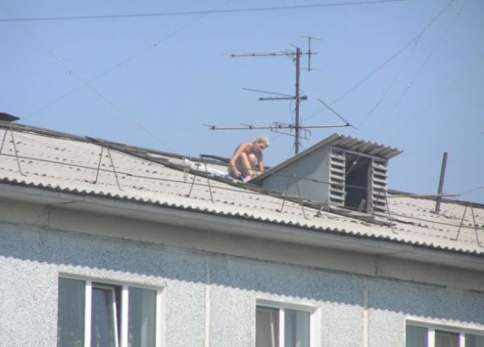 Принимаем солнечные ванны на крыше