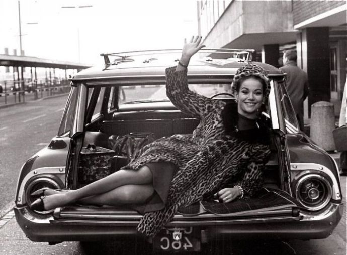 Сексуальные девушки и ретро автомобили