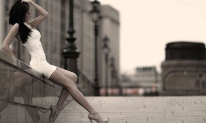 Сексуальные девушки в обтягивающих платьицах