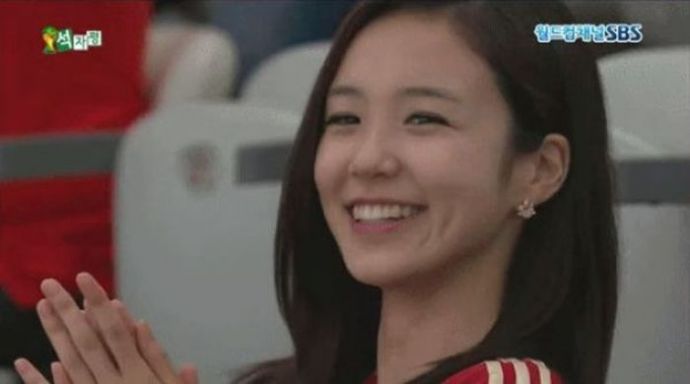 Симпатичные болельщицы футбола со всего мира. Часть 3