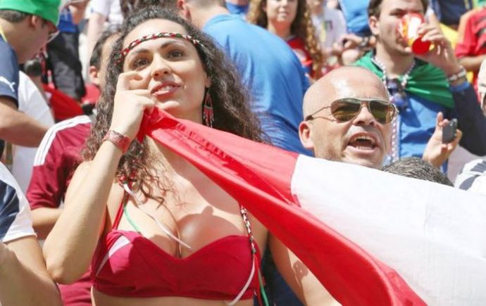 Симпатичные болельщицы футбола со всего мира. Часть 3