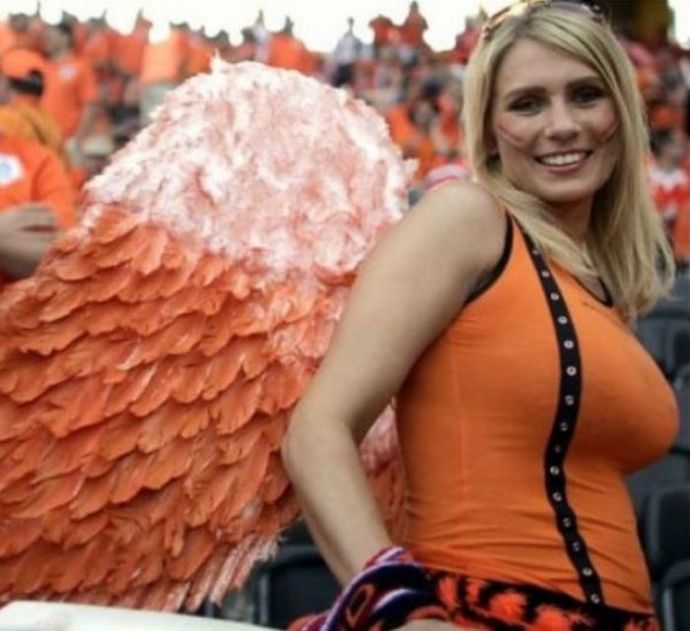 Симпатичные болельщицы футбола со всего мира. Часть 3