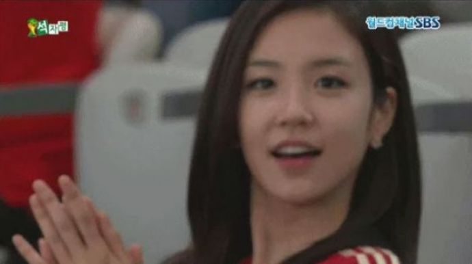 Симпатичные болельщицы футбола со всего мира. Часть 3