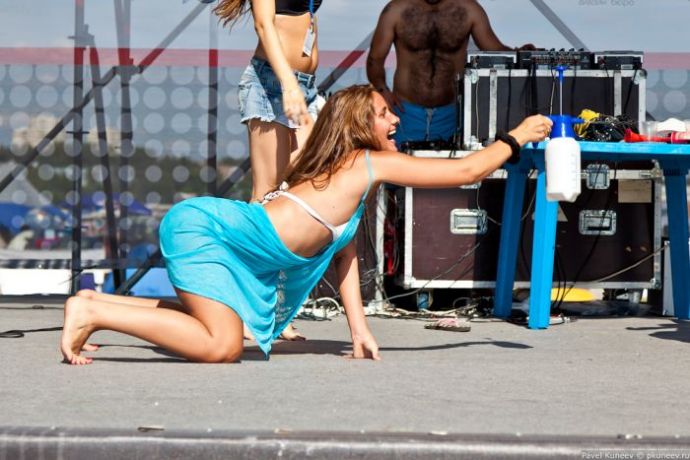 Симпатичные девушки с фестиваля Автоэкзотика