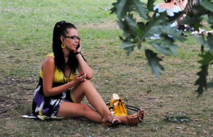 Симпатичные девушки в коротких юбках