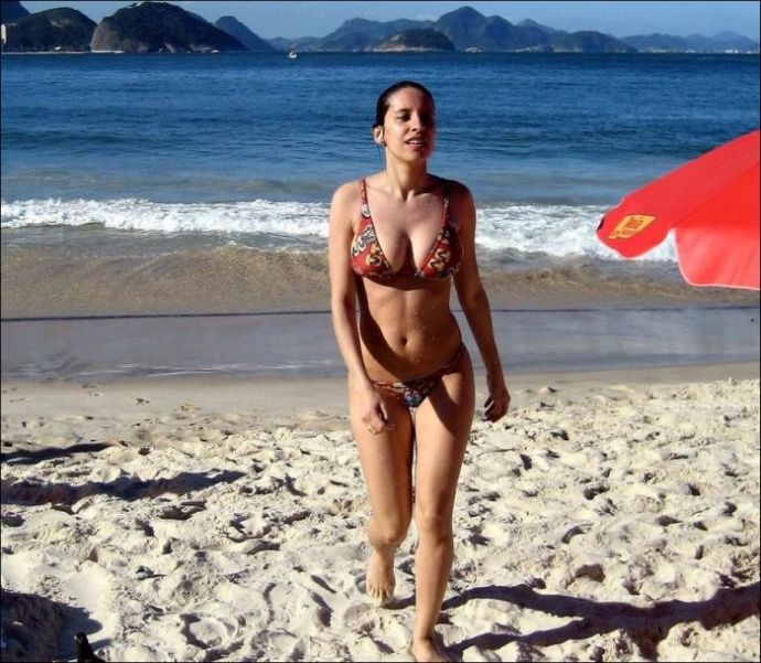 Симпатичные девушки загорают