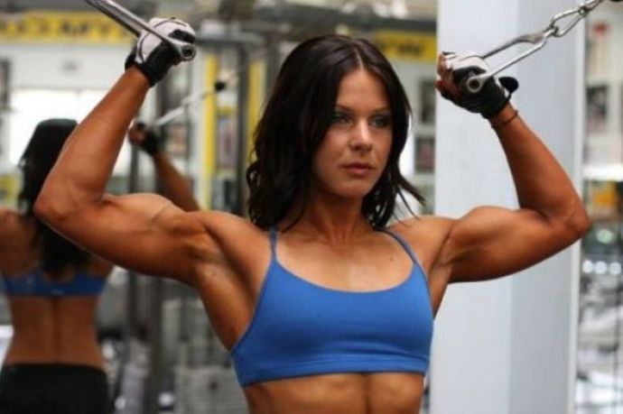 Стройные девушки с кубиками на животе