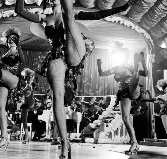 Женские чулочки и нижнее белье середины прошлого века