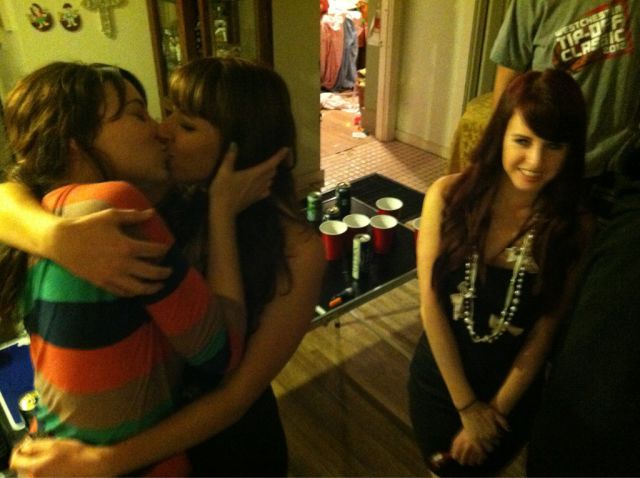 Третий - лишний, об этом знают все!