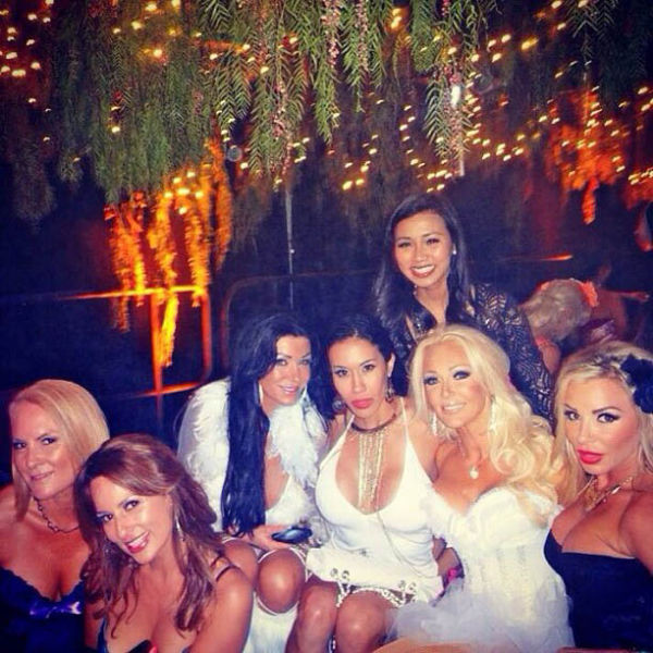 Вечеринка в лучших традициях Playboy (эротика)