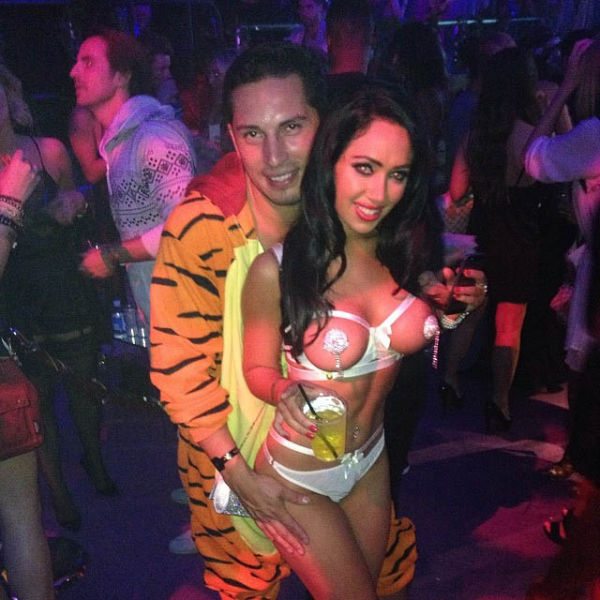 Вечеринка в лучших традициях Playboy (эротика)