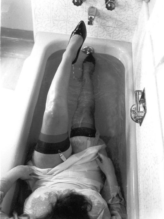 Женские чулочки и нижнее белье середины прошлого века Женские чулочки и нижнее белье середины прошлого века