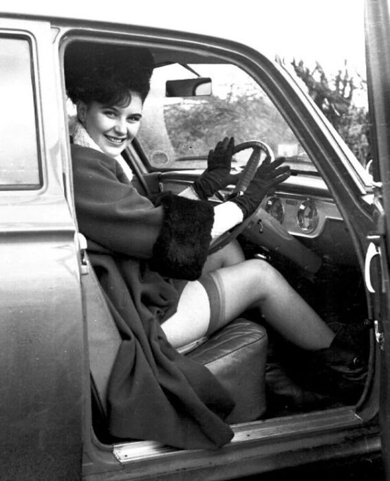 Женские чулочки и нижнее белье середины прошлого века Женские чулочки и нижнее белье середины прошлого века