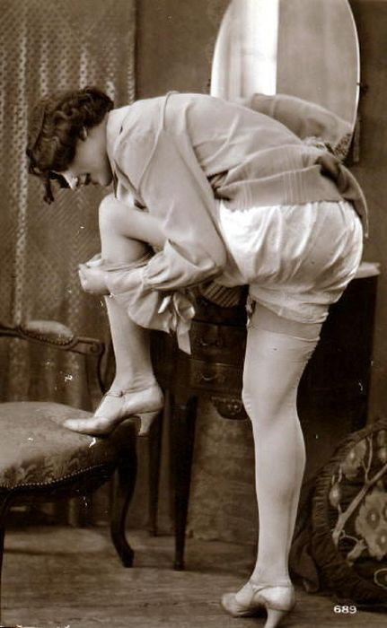 Женские чулочки и нижнее белье середины прошлого века Женские чулочки и нижнее белье середины прошлого века