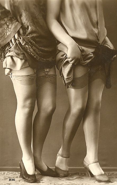 Женские чулочки и нижнее белье середины прошлого века Женские чулочки и нижнее белье середины прошлого века