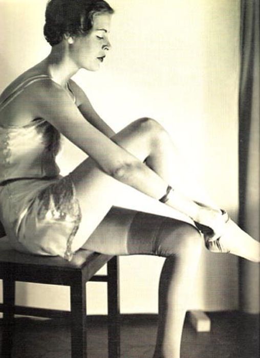 Женские чулочки и нижнее белье середины прошлого века Женские чулочки и нижнее белье середины прошлого века