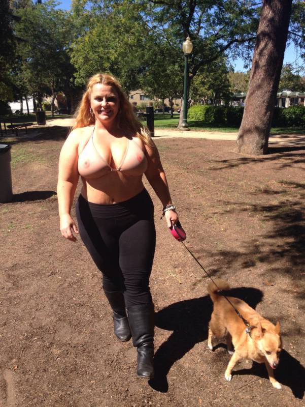 Знаменитая толстушка показала постройневшую фигуру и «голый» купальник Знаменитая толстушка показала постройневшую фигуру и «голый» купальник