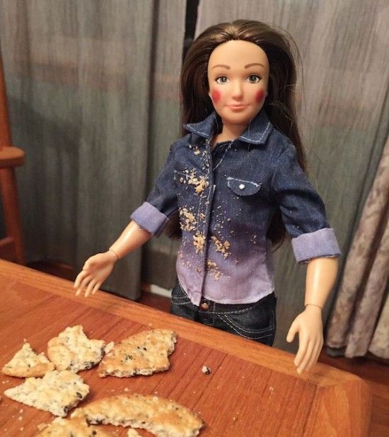 Барби наградили прыщами и целлюлитом Барби наградили прыщами и целлюлитом