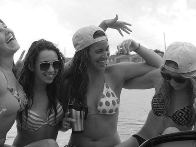 Девчонки веселятся