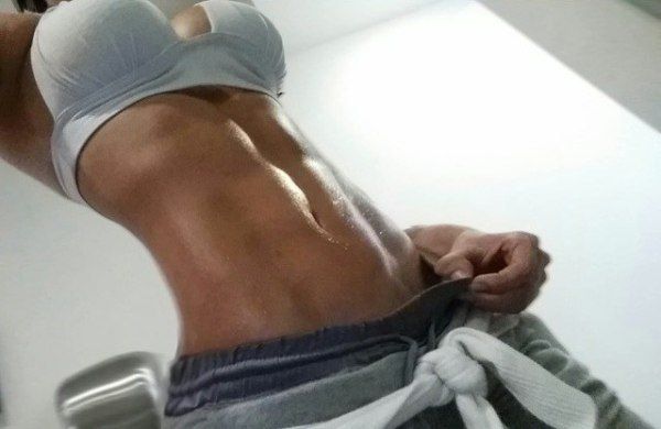 Девушка спортсменка Анелла Сангра