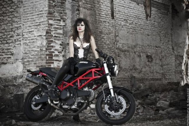 Девушки и Ducati