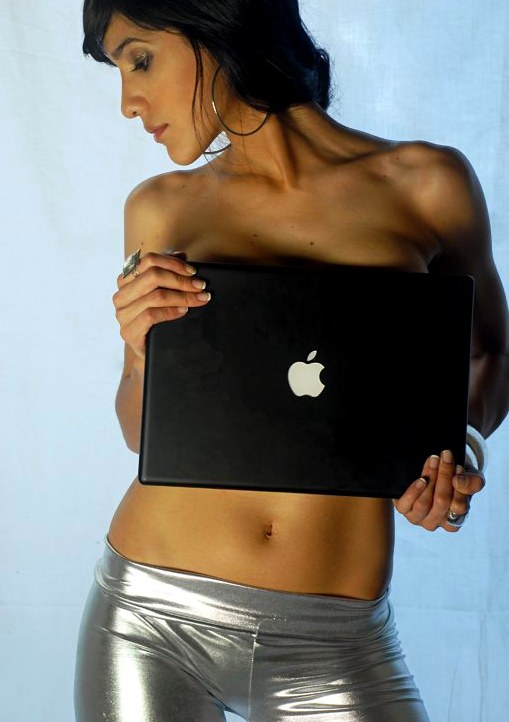 Девушки и продукция Mac