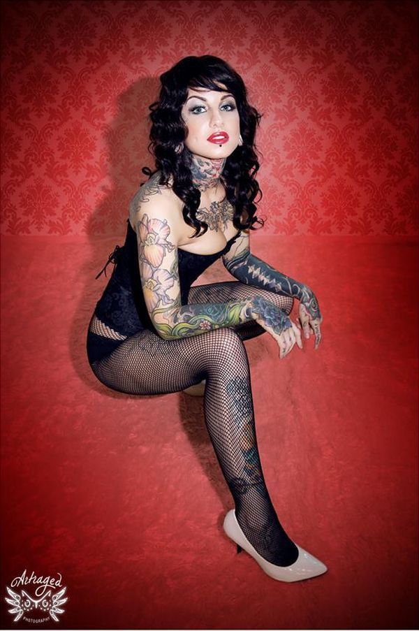 Девушки и тату