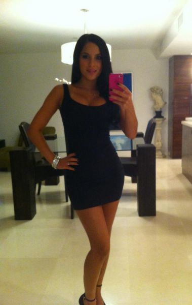 Девушки, которые не стесняются надевать откровенные платья Девушки, которые не стесняются надевать откровенные платья