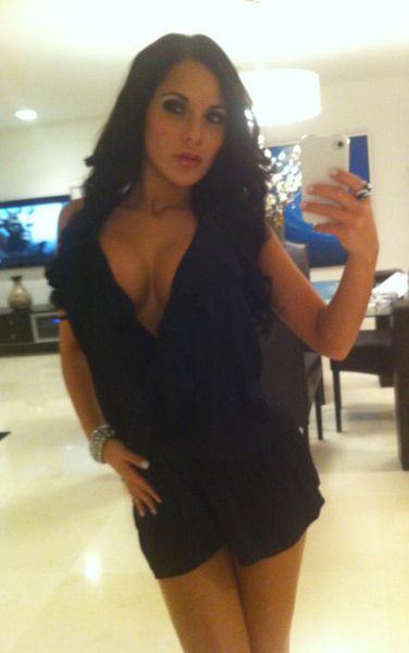 Девушки, которые не стесняются надевать откровенные платья Девушки, которые не стесняются надевать откровенные платья