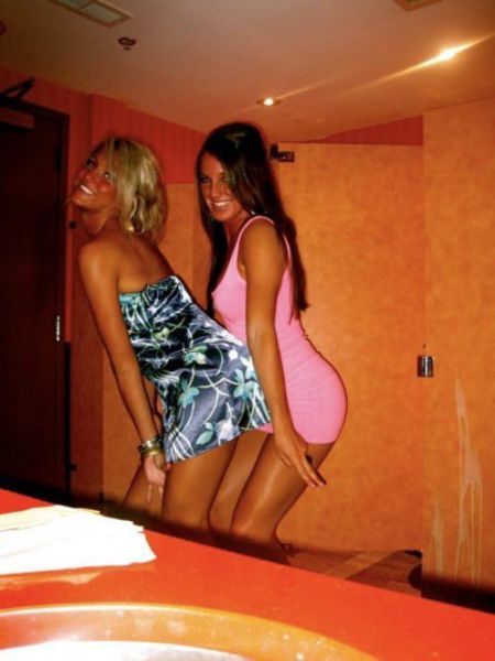 Девушки, которые не стесняются надевать откровенные платья Девушки, которые не стесняются надевать откровенные платья