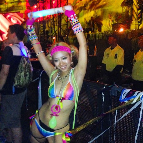 Девушки с фестиваля 'Tomorrowland 2014' Девушки с фестиваля 'Tomorrowland 2014'