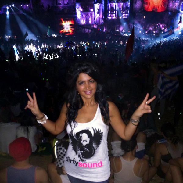 Девушки с фестиваля 'Tomorrowland 2014' Девушки с фестиваля 'Tomorrowland 2014'