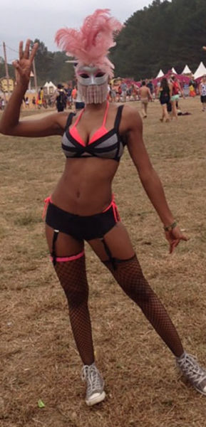 Девушки с фестиваля 'Tomorrowland 2014' Девушки с фестиваля 'Tomorrowland 2014'