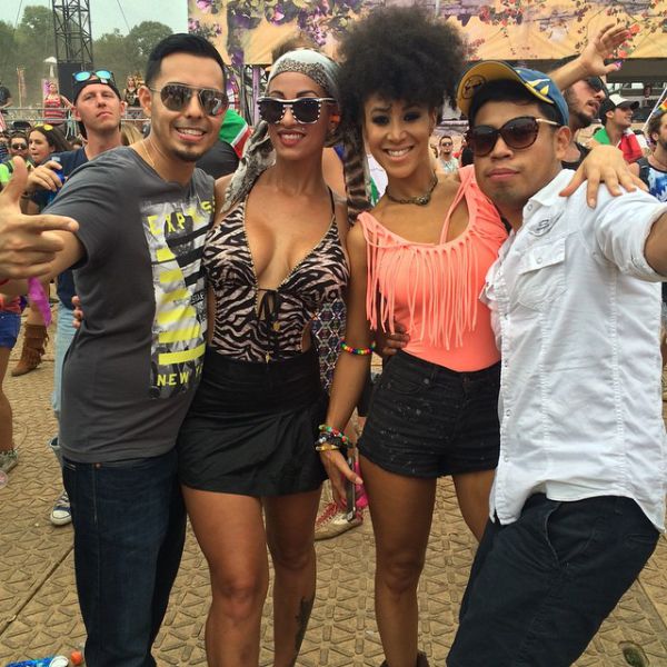 Девушки с фестиваля 'Tomorrowland 2014' Девушки с фестиваля 'Tomorrowland 2014'