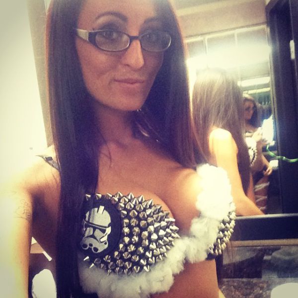 Девушки с фестиваля 'Tomorrowland 2014' Девушки с фестиваля 'Tomorrowland 2014'