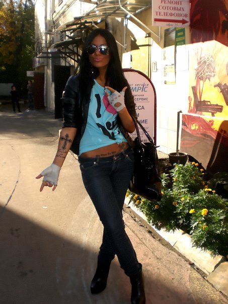 Девушки знают себе цену