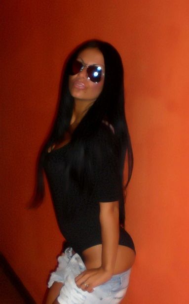 Девушки знают себе цену