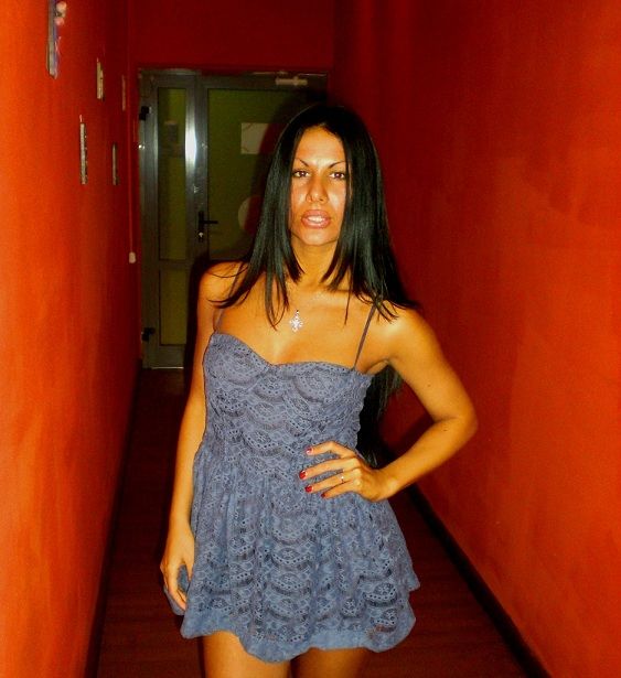 Девушки знают себе цену