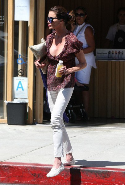Дженис Дикинсон в Беверли Хиллз - 23 июня
